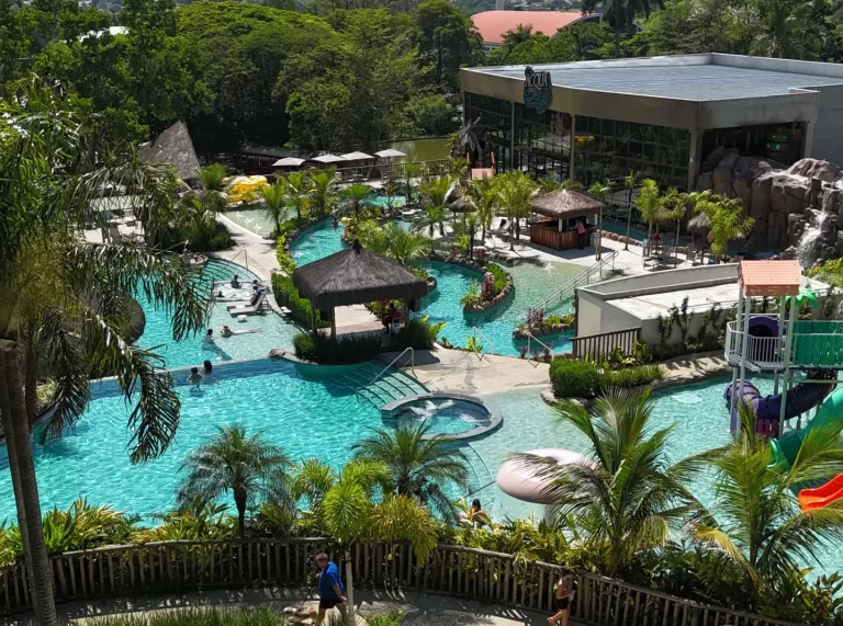 O que é um resort e o que realmente diferencia essa experiência