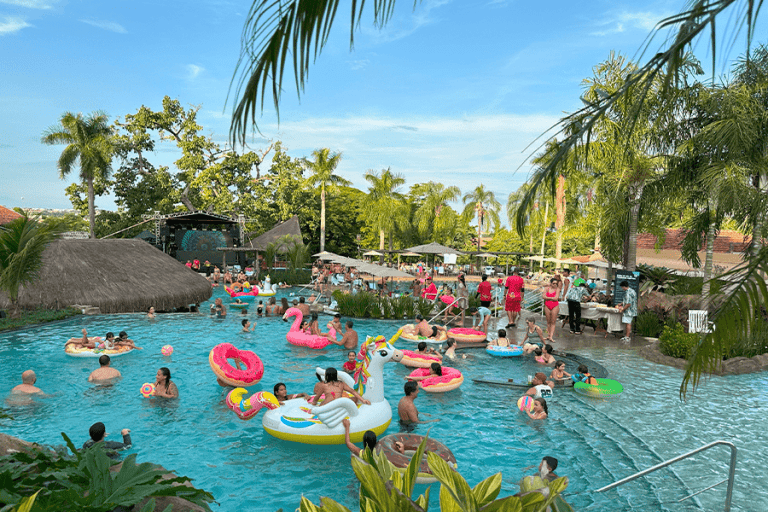 Piscina do Resort Fazenda São João, ambiente perfeito para as férias de verão