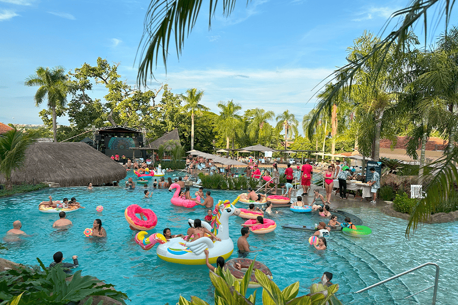 Piscina do Resort Fazenda São João, ambiente perfeito para as férias de verão